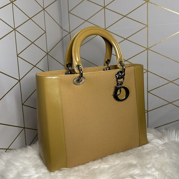 💯Authentic LADY DIOR PATENT LEATHER HANDBAG🍀 - Picture 17 of 17